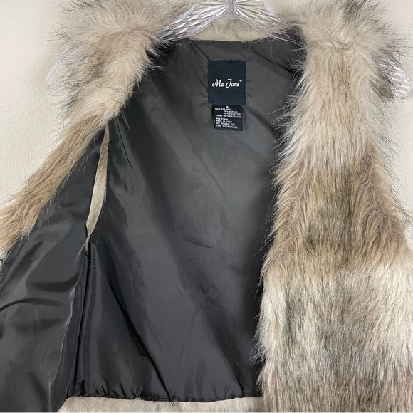 Me Jane Faux Fur Vest - Picture 8 of 9